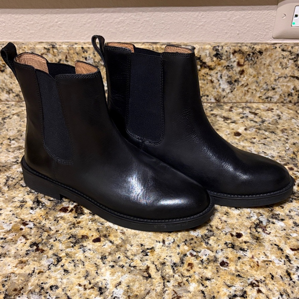 Madewell Women’s Leather Chelsea Boots